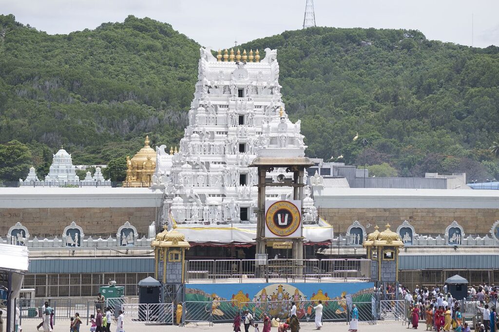 ‘ಹಿಂದೂಯೇತರ ಧಾರ್ಮಿಕ ಚಟುವಟಿಕೆಗಳಲ್ಲಿ’ ಭಾಗವಹಿಸಿದ ತನ್ನ ಶಿಕ್ಷಣ ಸಂಸ್ಥೆಗಳ 18 ಸಿಬ್ಬಂದಿಗಳನ್ನು ವರ್ಗಾವಣೆ ಮಾಡಿದ ತಿರುಪತಿ ದೇವಸ್ಥಾನ