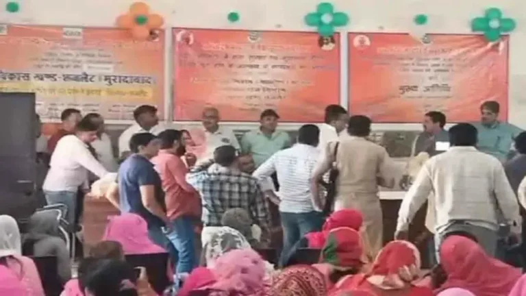ಅತಿಥಿ ಕುರ್ಚಿಯಲ್ಲಿ ಕುಳಿತುಕೊಳ್ಳುವ ವಿಚಾರದಲ್ಲಿ ಜಗಳ, ಪರಸ್ಪರ ಬಡಿದಾಡಿಕೊಂಡ ಬಿಜೆಪಿ ನಾಯಕರು