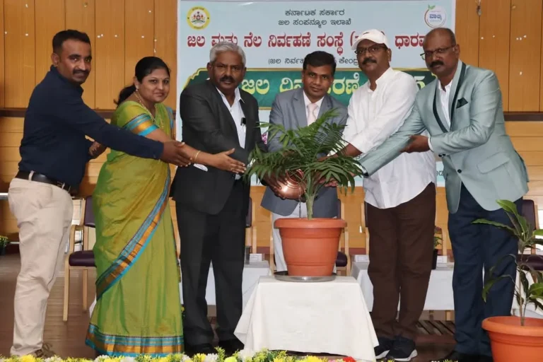 ರೈತರು ಸಾಂಪ್ರದಾಯಿಕ ಕೃಷಿ ಪದ್ಧತಿಗಿಂತ ವೈಜ್ಞಾನಿಕ ಚಿಂತನೆ, ಕಡಿಮೆ ನೀರಿನ ಬೆಳೆ ಪದ್ಧತಿಯನ್ನು ಅಳವಡಿಸಿಕೊಳ್ಳಬೇಕು: ಹಿರಿಯ ಸಿವಿಲ್ ನ್ಯಾಯಾಧೀಶ ಪರಶುರಾಮ ದೊಡ್ಡಮನಿ
