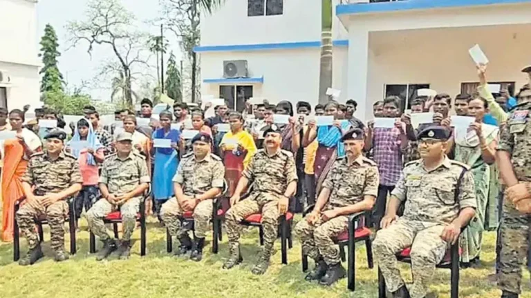 68 ಲಕ್ಷ ರೂಪಾಯಿಗಳ ಬಹುಮಾನ ಹೊಂದಿದ್ದ 14 ಮಂದಿ ಸೇರಿ, ಒಟ್ಟು 50 ನಕ್ಷಲರು ಸರ್ಕಾರದ ಮುಂದೆ ಶರಣು