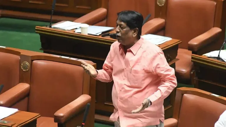 ಗಂಡಸರಿಗೆ ವಾರಕ್ಕೆ ಎರಡು ಬಾಟಲಿ ಮದ್ಯ ಉಚಿತವಾಗಿ ನೀಡಬೇಕು: ಜೆಡಿಎಸ್ ಶಾಸಕ ಎಂ ಟಿ ಕೃಷ್ಣಪ್ಪ ಆಗ್ರಹ