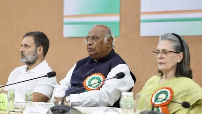 ಧಾರ್ಮಿಕ ವಿಭಜನೆ ಮೂಲಕ ಪ್ರಮುಖ ಸಮಸ್ಯೆಗಳನ್ನು ಕೇಂದ್ರ ಮರೆಮಾಚುತ್ತಿದೆ: ಮಲ್ಲಿಕಾರ್ಜುನ ಖರ್ಗೆ