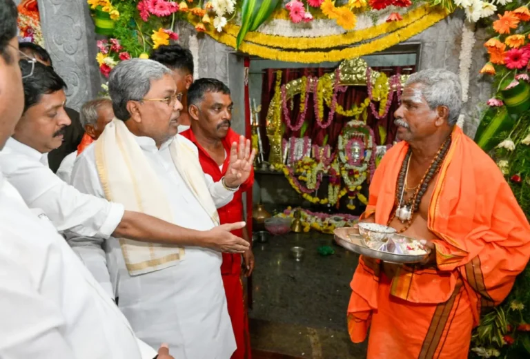ಮಾಡಬಾರದ್ದನ್ನೆಲ್ಲಾ ಮಾಡಿ ದೇವರ ಪೂಜೆ ಮಾಡಿದ ತಕ್ಷಣ ಪಾಪಕಾರ್ಯ ಹೋಗಲ್ಲ: ದೇವರನ್ನು ಪೂಜಿಸುವವರಿಗೆ ಆಷಾಡಭೂತಿತನ ಇರಬಾರದು: ಸಿ.ಎಂ ಸಿದ್ದರಾಮಯ್ಯ