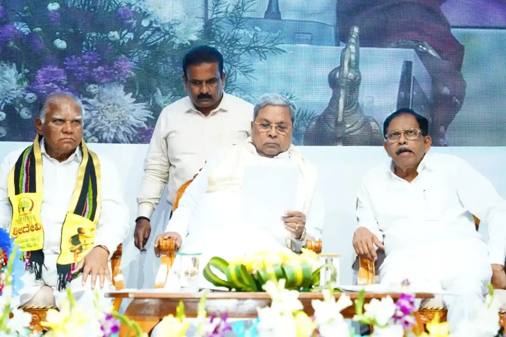 ಹಿಂದೆ ಸಂಸ್ಕೃತ ಕಲಿಯುವವರಿಗೆ ಕಾದ ಸೀಸದ ಶಿಕ್ಷೆ ಇತ್ತು. ಆದರೆ ನಮಗೀಗ ಶಿಕ್ಷಣ ಸಿಕ್ಕಿದೆ. ಅನುಭವಗಳನ್ನು ದಾಖಲಿಸಿ. ಪ್ರತಿಭೆ ಯಾರೊಬ್ಬರ ಸ್ವತ್ತು ಅಲ್ಲ: ಸಿ.ಎಂ ಸಿದ್ದರಾಮಯ್ಯ ಕರೆ