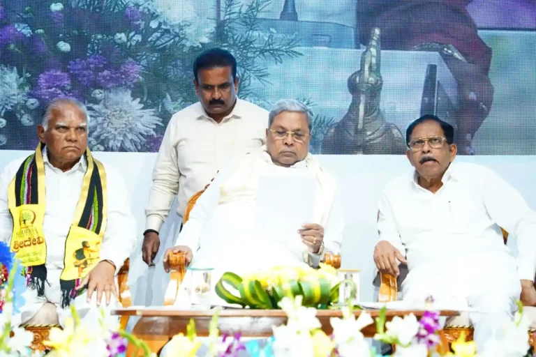 ಹಿಂದೆ ಸಂಸ್ಕೃತ ಕಲಿಯುವವರಿಗೆ ಕಾದ ಸೀಸದ ಶಿಕ್ಷೆ ಇತ್ತು. ಆದರೆ ನಮಗೀಗ ಶಿಕ್ಷಣ ಸಿಕ್ಕಿದೆ. ಅನುಭವಗಳನ್ನು ದಾಖಲಿಸಿ. ಪ್ರತಿಭೆ ಯಾರೊಬ್ಬರ ಸ್ವತ್ತು ಅಲ್ಲ: ಸಿ.ಎಂ ಸಿದ್ದರಾಮಯ್ಯ ಕರೆ
