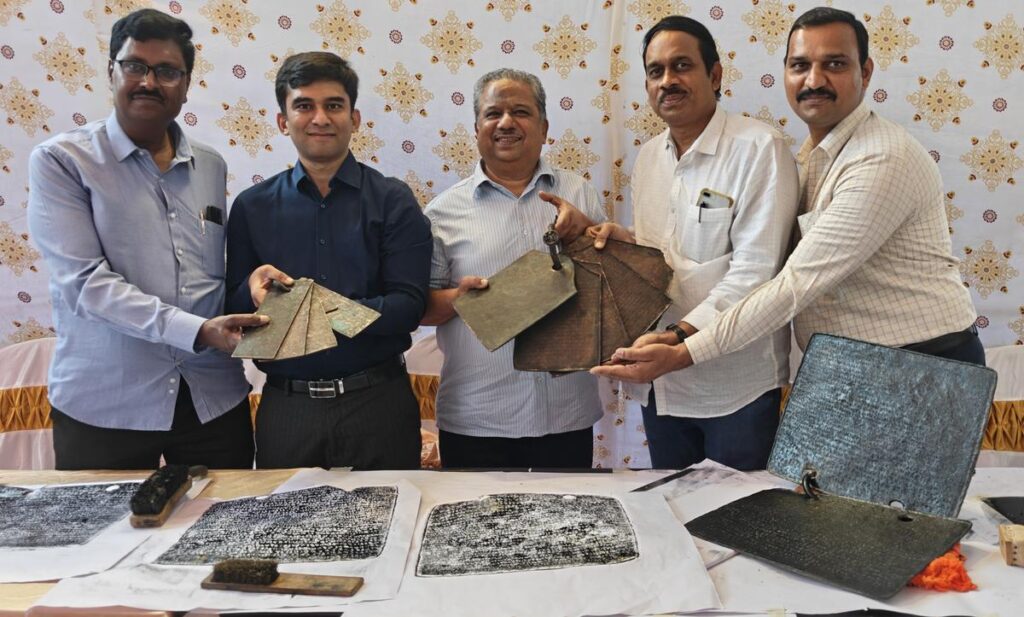 ವಿಜಯನಗರ ಸಾಮ್ರಾಜ್ಯದ ದೇವರಾಯ I ನ ಪಟ್ಟಾಭಿಷೇಕವನ್ನು ದಾಖಲಿಸುವ ಅಪರೂಪದ ತಾಮ್ರ ಫಲಕಗಳು ಬೆಂಗಳೂರಿನಲ್ಲಿ ಅನಾವರಣ