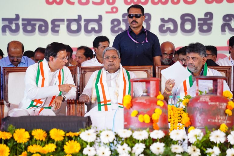 ಬಿಜೆಪಿ-RSS ಗೊಡ್ಡು ಬೆದರಿಕೆಗಳಿಗೆ ನಾವು ಜಗ್ಗಲ್ಲ-ಬಗ್ಗಲ್ಲ. ನಿಮ್ಮನ್ನು ಸಾರ್ವಜನಿಕವಾಗಿ ಎದುರಿಸುವ ಶಕ್ತಿ ನನಗಿದೆ: ಸಿದ್ದರಾಮಯ್ಯ ಗುಡುಗು