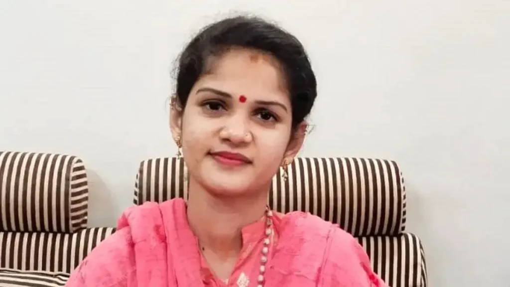 ಎರಡು ಕ್ವಾಟರ್‌ ಕೊಟ್ಟರೆ ಮಕ್ಕಳನ್ನು ದೇವರೆನ್ನುವ ವ್ಯಕ್ತಿಯ ಮಾತನ್ನು ನಂಬುವವರು ಮೂರ್ಖರು: ಅಪ್ಪನ ಆರೋಪಕ್ಕೆ ಚೈತ್ರಾ ಕುಂದಾಪುರ ಪ್ರತಿಕ್ರಿಯೆ