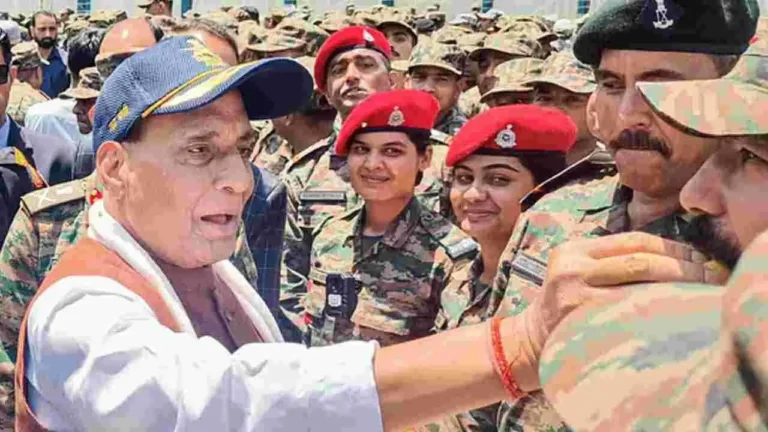 ಪಾಕಿಸ್ತಾನಕ್ಕೆ ಸಾಲ ನೀಡುವ ನಿರ್ಧಾರವನ್ನು ಐಎಂಎಫ್ ಮರುಪರಿಶೀಲಿಸಬೇಕು: ಕೇಂದ್ರ ರಕ್ಷಣಾ ಸಚಿವ