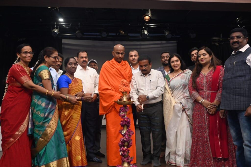 ಶಿಕ್ಷಕರು ಕಾರ್ಪೋರೇಟ್ ಮಾರುಕಟ್ಟೆಗೆ ಬೇಕಾದ ಮಾಲುಗಳನ್ನು ಸೃಷ್ಟಿಸದೆ ಸಮಾಜವನ್ನು ಬೆಸೆಯುವ ಸಾಂಸ್ಕೃತಿಕ ಸದಭಿರುಚಿಯನ್ನು ಬೆಳೆಸುತ್ತಾರೆ: ಕೆ.ವಿ.ಪ್ರಭಾಕರ್