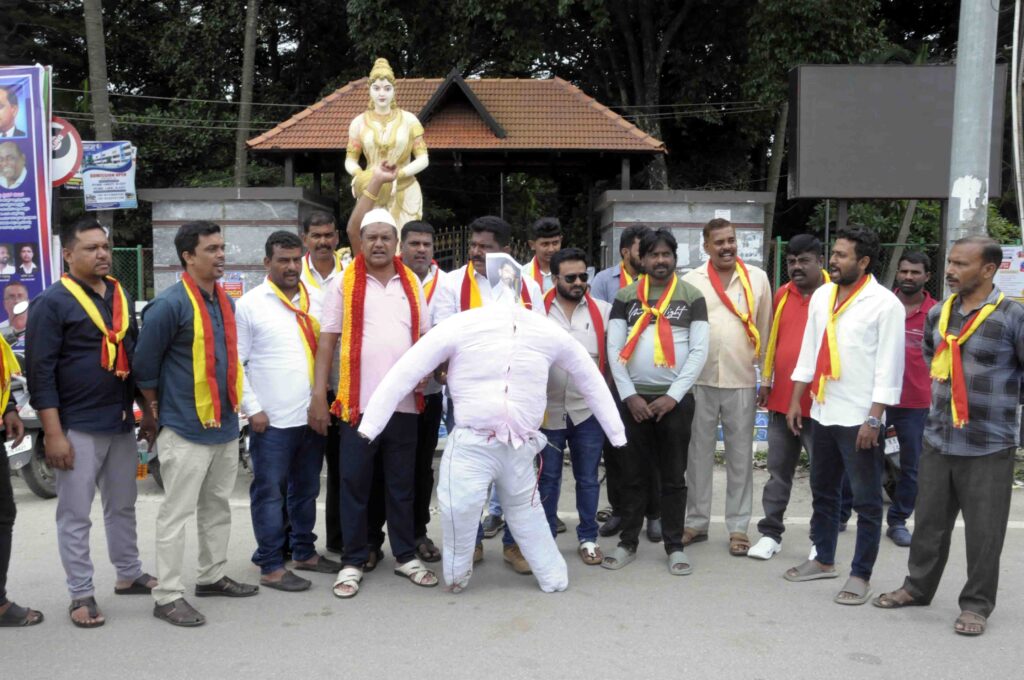 ಕಮಲ್ ಹಾಸನ್ ಏಳು ಕೋಟಿ ಕನ್ನಡಿಗರ ಕ್ಷಮೆ ಕೇಳಲಿ: ಕರವೇ ಪ್ರತಿಭಟನೆ