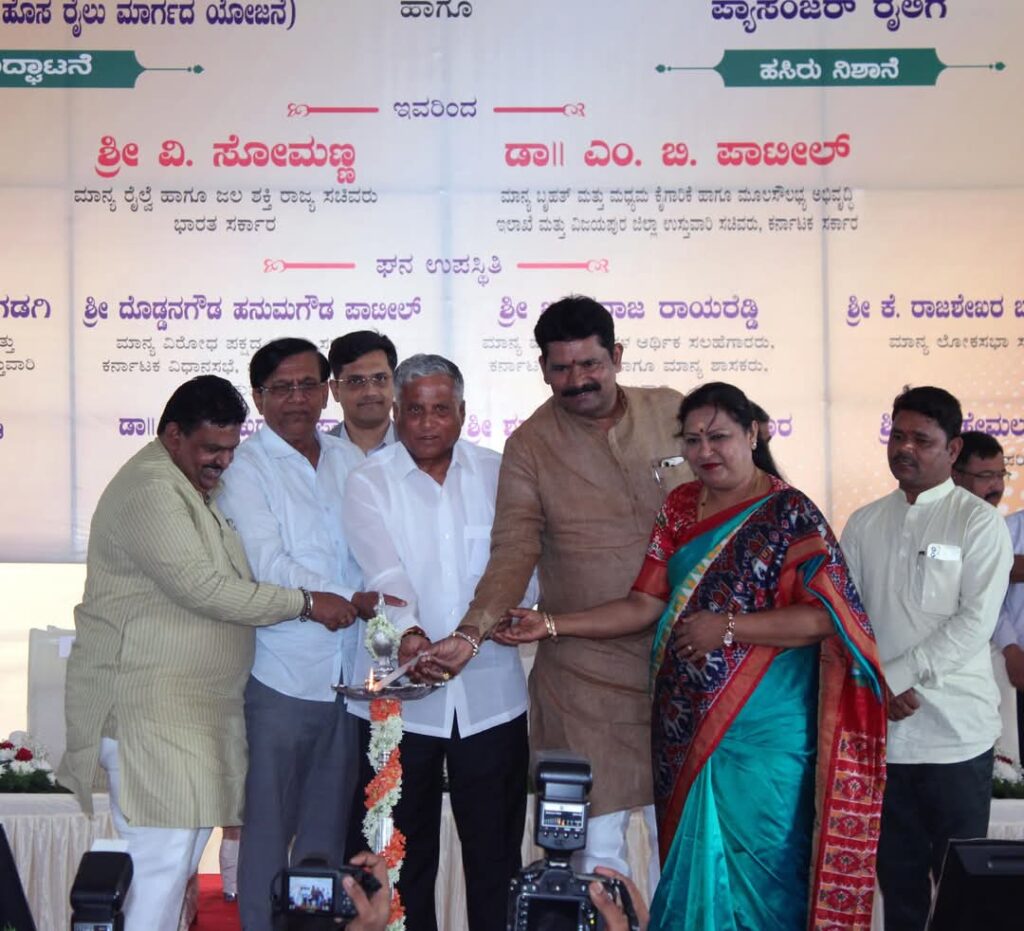 ವಾಜಪೇಯಿ ಹೆದ್ದಾರಿ ಅಭಿವೃದ್ಧಿಗೆ ಒತ್ತು ನೀಡಿದ್ದರು, ಮೋದಿ ರೈಲು ಅಭಿವೃದ್ಧಿಗೆ ಪ್ರಾಶಸ್ತ್ಯ ನೀಡುತ್ತಿದ್ದಾರೆ: ಸಚಿವ ಸೋಮಣ್ಣ