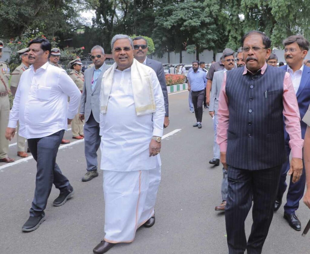 ದ್ವೇಷ ಭಾಷಣ ಮಾಡುವವರ ವಿರುದ್ಧ, ಜನರ-ರಾಜ್ಯದ ನೆಮ್ಮದಿ ಕೆಡಿಸುವವರ ವಿರುದ್ಧ ಸ್ವಯಂಪ್ರೇರಿತ ಕ್ರಮ ಏಕೆ ತೆಗೆದುಕೊಳ್ಳುತ್ತಿಲ್ಲ: ಅಧಿಕಾರಿಗಳಿಗೆ ಖಾರವಾಗಿ ಪ್ರಶ್ನಿಸಿದ ಸಿ.ಎಂ