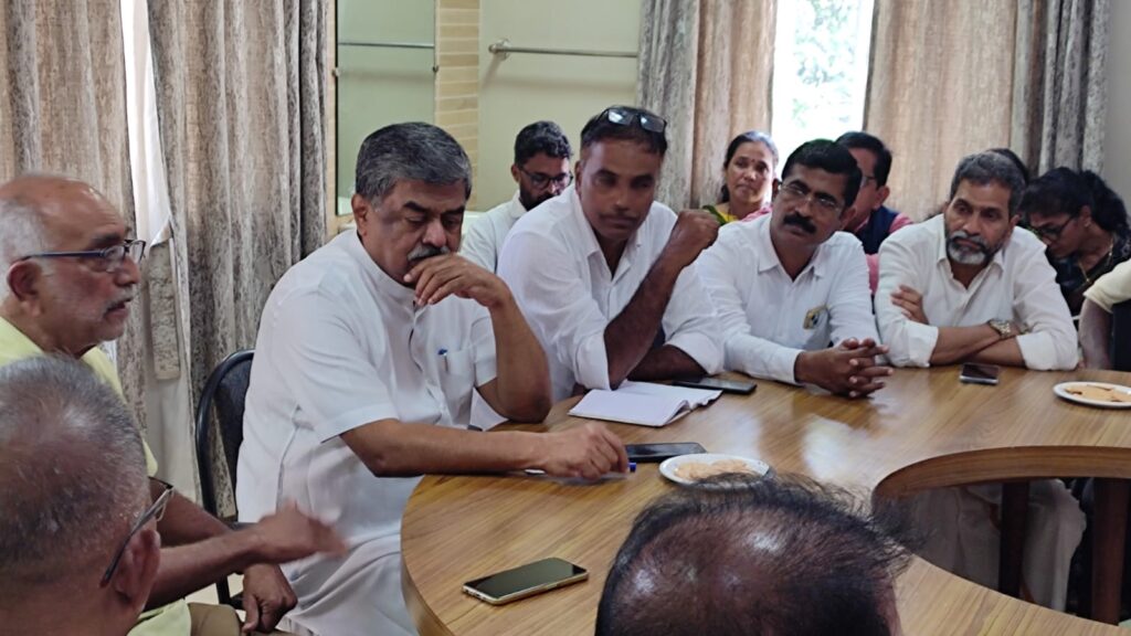 ಕರಾವಳಿ ಭಾಗದ ಸಾಮಾಜಿಕ ಕಾರ್ಯಕರ್ತರಿಂದ ಬಿ ಕೆ ಹರಿಪ್ರಸಾದ್ ಭೇಟಿ, ಕರಾವಳಿಯ ಮತೀಯ ರಾಜಾಕರಣದ ಕುರಿತು ಚರ್ಚೆ