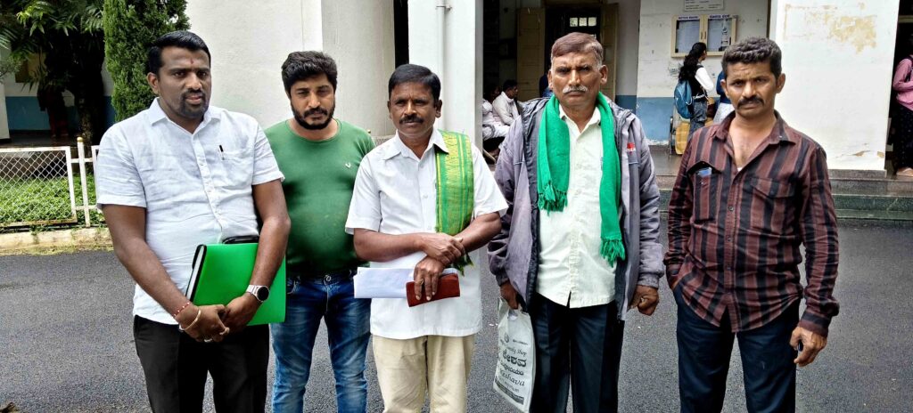 ಜಾಗ ಕಬಳಿಕೆ ಕ್ರಮ ತೆಗೆದುಕೊಳ್ಳದಿದ್ರೆ ಸಾಮೂಹಿಕ ಆತ್ಮಹತ್ಯೆ- ರೈತರಿಂದ ಡಿಸಿಗೆ ಮನವಿ