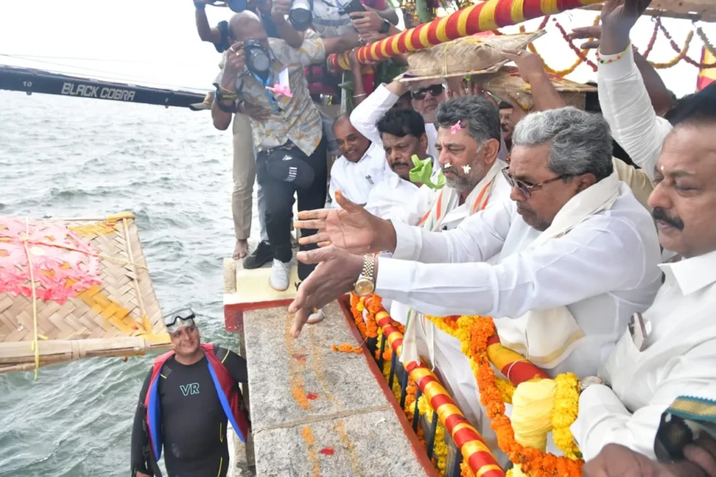 ಜೆಡಿಎಸ್ ಇನ್ನೊಬ್ಬರ ಹೆಗಲ ಮೇಲೆ ಕೈ ಹಾಕೊಂಡೇ ಅಧಿಕಾರಕ್ಕೆ ಬರಬೇಕು. ಸ್ವಂತ ಶಕ್ತಿಯಿಂದ ಸಾಧ್ಯವೇ ಇಲ್ಲ: ಸಿ.ಎಂ ವ್ಯಂಗ್ಯ
