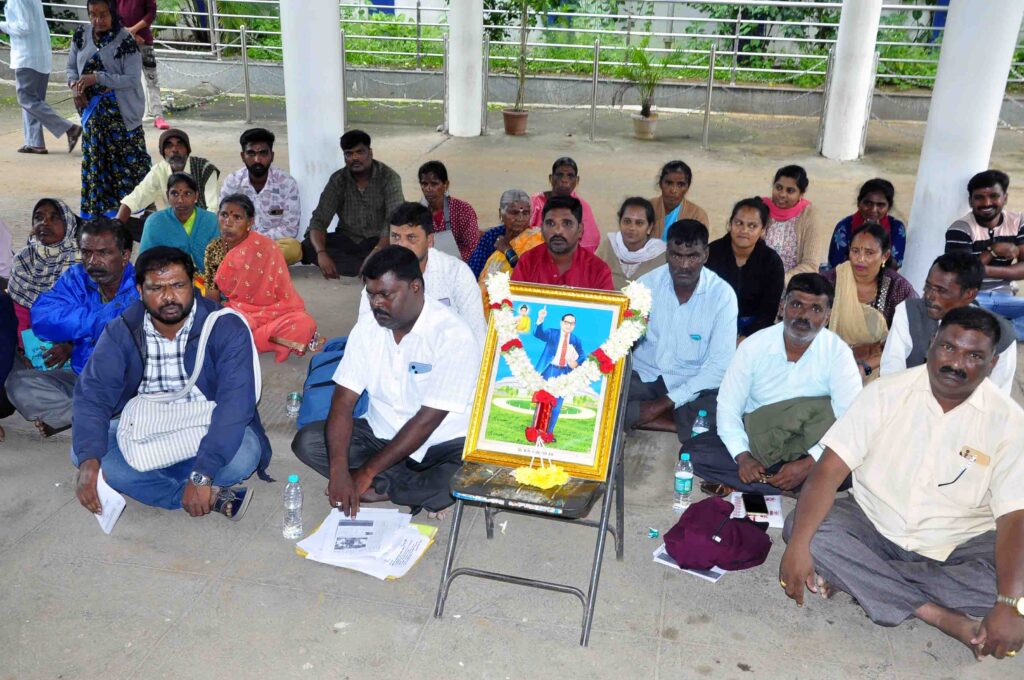 ದೌರ್ಜನ್ಯಕ್ಕೊಳಗಾದ ದಲಿತರ ಮೇಲೆ ಸುಳ್ಳು ಮೊಕದ್ದಮೆ ಖಂಡಿಸಿ – ಡಿಎಚ್‌ಎಸ್ ಪ್ರತಿಭಟನೆ