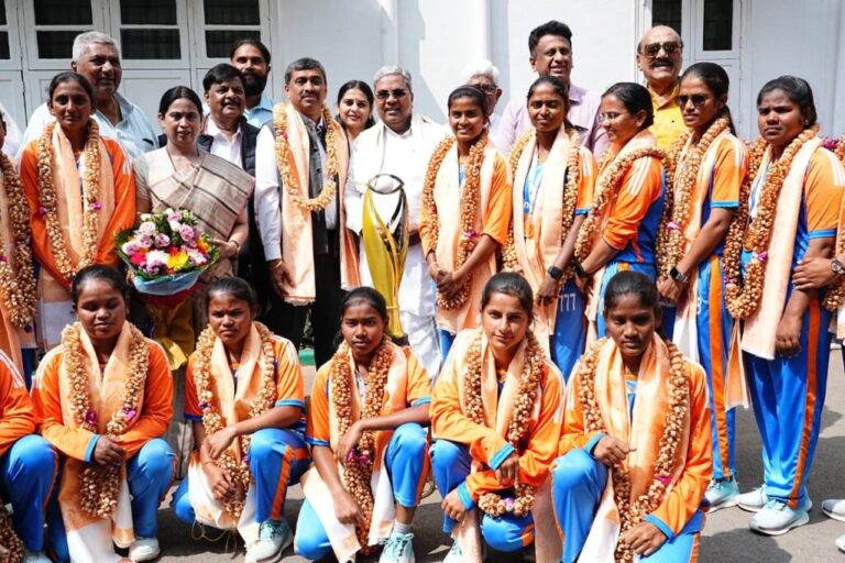 ಅಂಧ ಮಹಿಳಾ ಕ್ರಿಕೆಟ್ ವಿಶ್ವಕಪ್ ವಿಜೇತ ತಂಡಕ್ಕೆ ಬಹುಮಾನ ಮತ್ತು ಸರ್ಕಾರಿ ಉದ್ಯೋಗ ಘೋಷಿಸಿದ ಸಿಎಂ