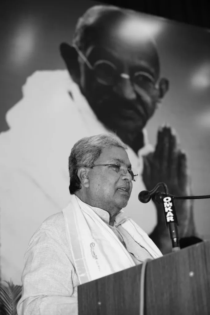 ಕಲಿತ ವಿದ್ಯೆ ಸಮಾಜದ ಸಮಸ್ಯೆಗಳಿಗೆ ಸ್ಪಂದಿಸುವ ರೀತಿಯಲ್ಲಿರಬೇಕು: ಮುಖ್ಯಮಂತ್ರಿ ಸಿದ್ದರಾಮಯ್ಯ
