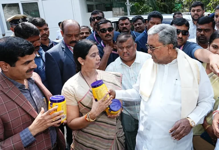 ನಂದಿನಿ ತುಪ್ಪಕ್ಕೆ ಹೆಚ್ಚಿದ ಬೇಡಿಕೆ | ಮೂರು ದೇಶಗಳಿಗೆ ನಂದಿನಿ ತುಪ್ಪ ರಫ್ತು: ಶುಭ ಹಾರೈಸಿದ ಮುಖ್ಯಮಂತ್ರಿ ಸಿದ್ದರಾಮಯ್ಯ