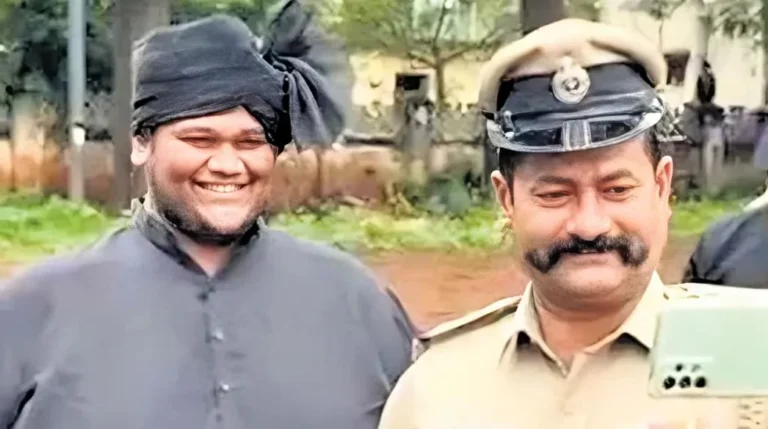 ಕನ್ನಡ ರಾಜ್ಯೋತ್ಸವದಂದು ಕಪ್ಪು ದಿನದ ರ್‍ಯಾಲಿಯಲ್ಲಿ ರೌಡಿ ಶೀಟರ್ ಎಂಇಎಸ್ ನಾಯಕನೊಂದಿಗೆ ಸೆಲ್ಫಿ: ಪೊಲೀಸ್‌ ಇನ್ಸ್ಪೆಕ್ಟರ್‌ ವರ್ಗಾವಣೆ