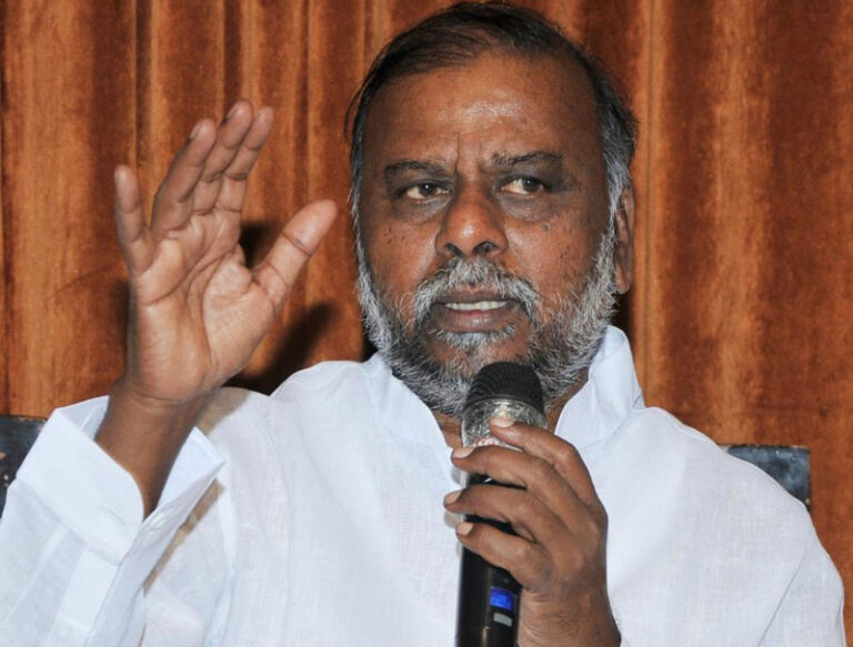 ವಿಮಾನ ನಿಲ್ದಾಣದಲ್ಲಿ ಸಾಮೂಹಿಕ ನಮಾಜ್ ವಿವಾದ; ‘ಅವರು ಪ್ರಾರ್ಥನೆ ಮಾಡಿದರು, ಕೋಲು ತೆಗೆದುಕೊಂಡು ಹೊಡೆಯಲಿಲ್ಲ’: ಹೆಚ್ ಆಂಜನೇಯ