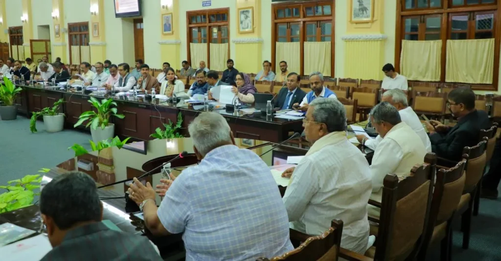 ರೈತರಿಗೆ ನೆರವಾಗಲು ₹2,400 ಎಂಎಸ್‌ಪಿ ದರದಲ್ಲಿ ಮೆಕ್ಕೆಜೋಳ ಖರೀದಿಸಿ: ಪಶು-ಕುಕ್ಕುಟ ಆಹಾರ ಉತ್ಪಾದಕರಿಗೆ ಸಿಎಂ ಸಿದ್ದರಾಮಯ್ಯ ಸೂಚನೆ