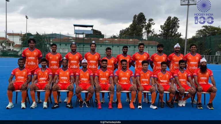 ಭಾರತೀಯ ಹಾಕಿಯಲ್ಲಿ ಹೊಸ ವಿವಾದ; ಭಾರತದ ತಂಡಕ್ಕೆ ನೀಲಿ ಜೆರ್ಸಿ ತೆಗೆಸಿ ಕೇಸರಿ ಜೆರ್ಸಿ ಹಾಕಿಸಿದ “ಹಾಕಿ ಇಂಡಿಯಾ”