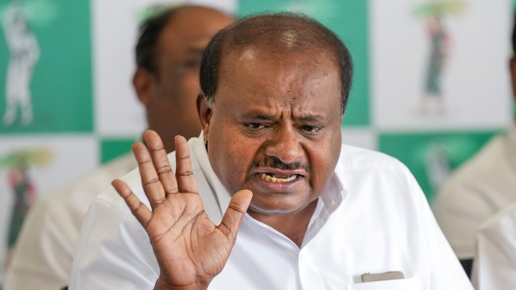 ಮಾನಹಾನಿಕರ ಸ್ಟಿಂಗ್ ಕಾರ್ಯಾಚರಣೆಗಳ ವಿರುದ್ಧ ಜೆಡಿಎಸ್ ತುರ್ತು ಸಭೆ: ಬೀದಿಯಿಂದ ನ್ಯಾಯಾಲಯದವರೆಗೆ ಹೋರಾಟಕ್ಕೆ ಎಚ್.ಡಿ. ಕುಮಾರಸ್ವಾಮಿ ಕರೆ