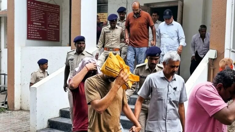 ನೀಟ್ ಪೇಪರ್ ಲೀಕ್: ಕೆಲವರು ಚೀಟಿಗಳಲ್ಲಿ ಬರೆದುಕೊಂಡರು, ಇನ್ನು ಕೆಲವರು ಪ್ರಶ್ನೆಗಳನ್ನೇ ನೆನಪಿಟ್ಟುಕೊಂಡರು; ಸಿಬಿಐ ತನಿಖೆಯಲ್ಲಿ ಭಾರಿ ರಹಸ್ಯ ಬಯಲು