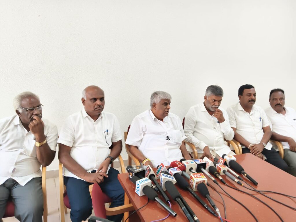 ಕಾನೂನು ಇದ್ದರೆ ತಮಿಳುನಾಡಿಗೆ ನೀರು ಬಿಡಲಿ, ಬೇಡ ಎನ್ನುವುದಿಲ್ಲ – ಎಚ್.ಡಿ.ರೇವಣ್ಣ