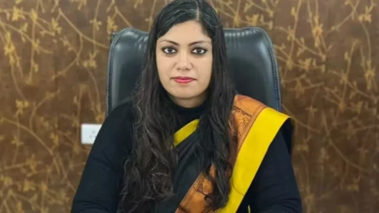 ವಿದ್ಯಾರ್ಥಿಗಳಿಗೆ ನೀಡಿದ್ದ ರಕ್ಷಣೆಯ ನಡುವೆಯೂ ನೋಟಿಸ್: ನೋಯ್ಡಾ ಜಿಲ್ಲಾಧಿಕಾರಿ ಮೇಧಾ ರೂಪಮ್‌ ವಿರುದ್ಧ ಸುಪ್ರೀಂ ಕೋರ್ಟ್ ತರಾಟೆ