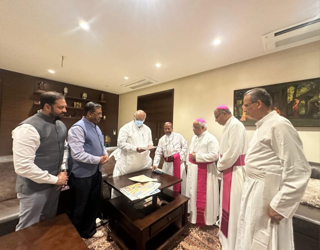 ಮಲ್ಲಿಕಾರ್ಜುನ ಖರ್ಗೆ ಭೇಟಿಯಾದ ಕ್ರಿಶ್ಚಿಯನ್ ನಿಯೋಗ: ಮತಾಂತರ ನಿಷೇಧ ಕಾಯ್ದೆ ರದ್ದತಿಗೆ ಮನವಿ