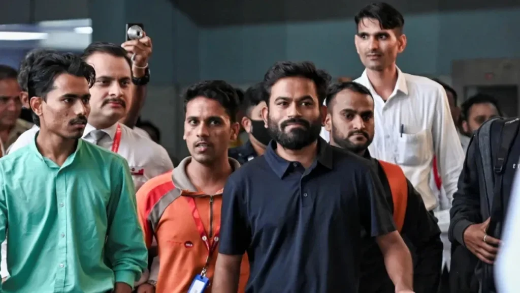 ಕಾಕ್ರೋಚ್ ಜನತಾ ಪಾರ್ಟಿ ಕುರಿತು ಬದಲಾದ ಕಾಂಗ್ರೆಸ್ ನಿಲುವು: ರಾಹುಲ್ ಗಾಂಧಿಯವರ ‘ಹೈ-ಟೀ’ ಕೂಟಕ್ಕೆ ಅಭಿಜೀತ್ ದೀಪ್ಕೆಗೆ ಆಹ್ವಾನಿಸಲು ಯತ್ನ