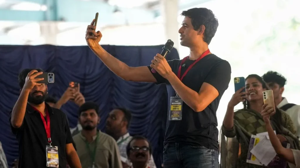 ನನಗೆ ಮಸ್ಕ್ ಆಗ್ಲಿ, ಸೊರೊಸ್ ಆಗ್ಲಿ ಫಂಡ್ ಮಾಡಿಲ್ಲ; ನಾನು ಸರ್ಕಾರ ಬದಲಾಯಿಸೋಕೆ ಬಂದಿಲ್ಲ: ಬೆಂಗಳೂರು ಪ್ರತಿಭಟನೆಯಲ್ಲಿ ಧ್ರುವ್ ರಾಠಿ ಸ್ಪಷ್ಟನೆ