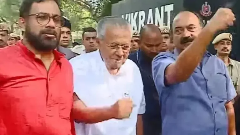 ಜ್ಞಾನೇಶ್ ಕುಮಾರ್ ರಾಜೀನಾಮೆಗೆ ಪಟ್ಟು; ದೆಹಲಿಯಲ್ಲಿ ಮಾಜಿ ಮುಖ್ಯಮಂತ್ರಿ ಕಾಮ್ರೇಡ್ ಪಿಣರಾಯಿ ವಿಜಯನ್ ಪೊಲೀಸರ ವಶಕ್ಕೆ